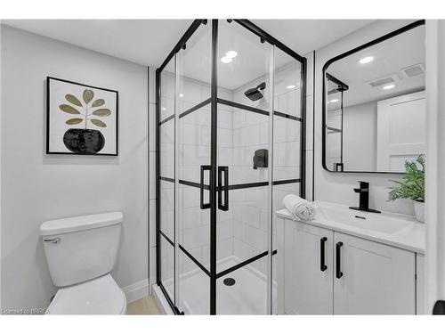 410 Nelson Street, Brantford, ON - Indoor Photo Showing Bathroom
