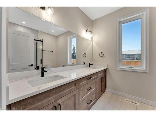 3-68 Cedar Street, Paris, ON - Indoor Photo Showing Bathroom