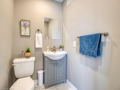 E12-439 Athlone Avenue, Woodstock, ON - Indoor Photo Showing Bathroom