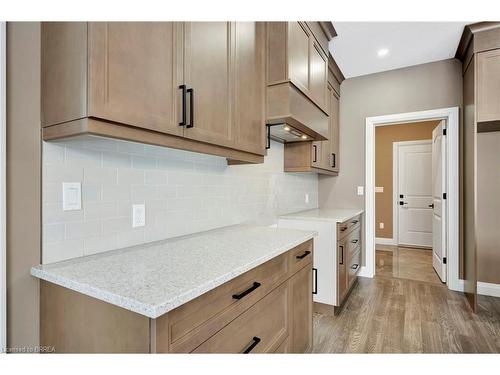 19-68 Cedar Street, Paris, ON - Indoor Photo Showing Kitchen