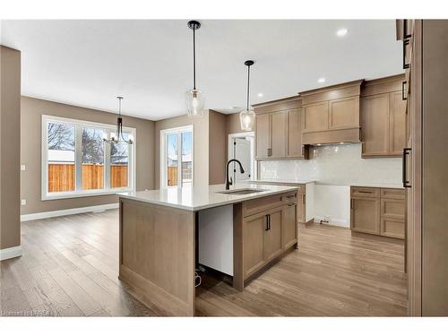 19-68 Cedar Street, Paris, ON - Indoor Photo Showing Kitchen With Upgraded Kitchen