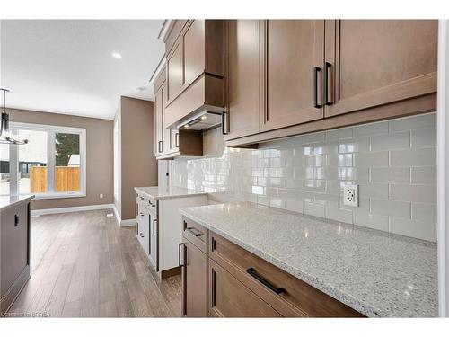 19-68 Cedar Street, Paris, ON - Indoor Photo Showing Kitchen With Upgraded Kitchen