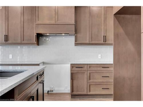 19-68 Cedar Street, Paris, ON - Indoor Photo Showing Kitchen