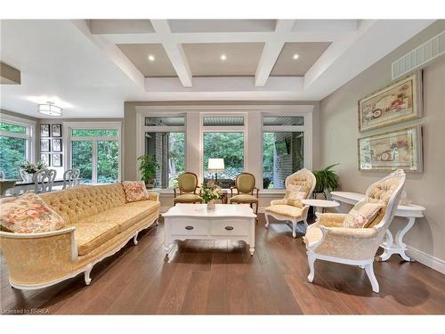 18-158 Willow Street, Paris, ON - Indoor Photo Showing Living Room