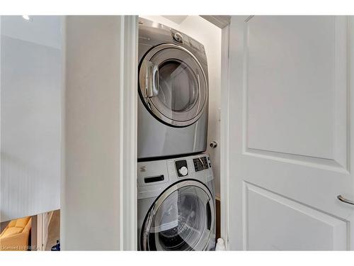 18-158 Willow Street, Paris, ON - Indoor Photo Showing Laundry Room