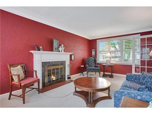 140 Parkside Drive, Brantford, ON - Indoor Photo Showing Living Room With Fireplace