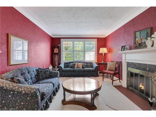 140 Parkside Drive, Brantford, ON - Indoor Photo Showing Living Room With Fireplace