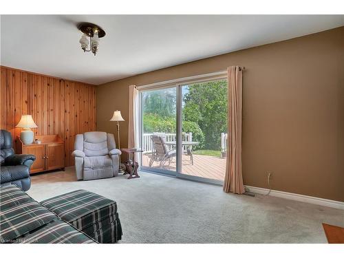 140 Parkside Drive, Brantford, ON - Indoor Photo Showing Living Room