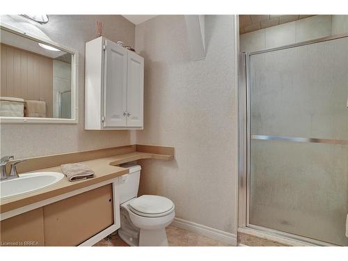 140 Parkside Drive, Brantford, ON - Indoor Photo Showing Bathroom
