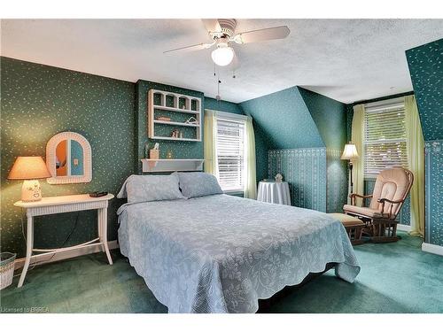 140 Parkside Drive, Brantford, ON - Indoor Photo Showing Bedroom