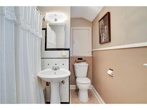 140 Parkside Drive, Brantford, ON - Indoor Photo Showing Bathroom