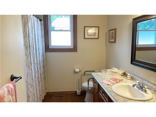 25 Northville Drive, Paris, ON - Indoor Photo Showing Bathroom