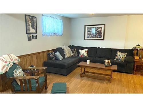 25 Northville Drive, Paris, ON - Indoor Photo Showing Living Room