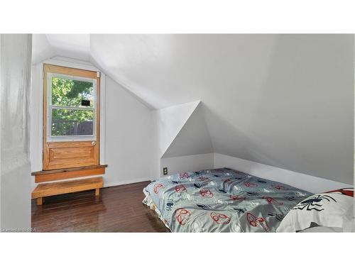 52 Province Street N, Hamilton, ON - Indoor Photo Showing Bedroom