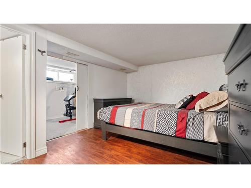 52 Province Street N, Hamilton, ON - Indoor Photo Showing Bedroom