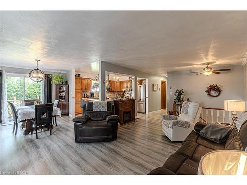 3 Cedar Street, Paris, ON - Indoor Photo Showing Living Room