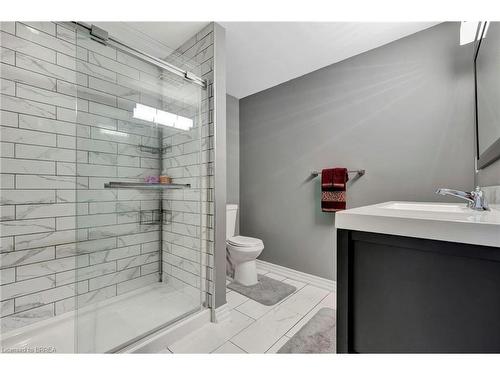 7 Cavendish Court, Simcoe, ON - Indoor Photo Showing Bathroom