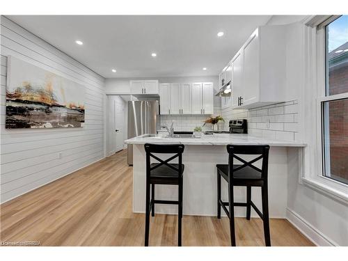 321 Sheridan Street, Brantford, ON - Indoor Photo Showing Kitchen With Upgraded Kitchen