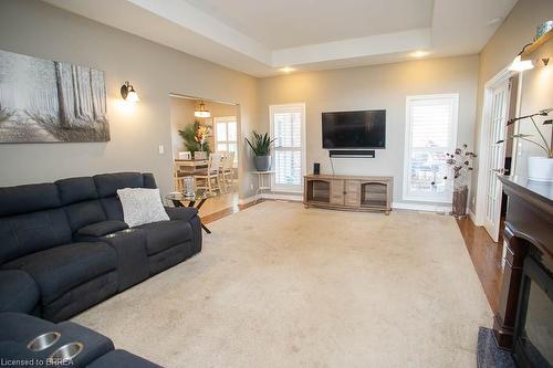 466 Queen Street S, Simcoe, ON - Indoor Photo Showing Living Room