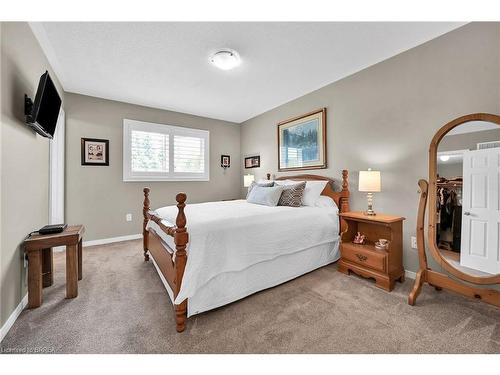 180 Thomas Avenue, Brantford, ON - Indoor Photo Showing Bedroom