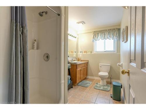 28 Richter Street, Brantford, ON - Indoor Photo Showing Bathroom