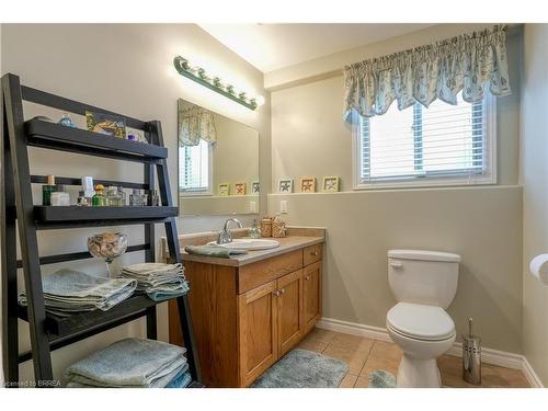 28 Richter Street, Brantford, ON - Indoor Photo Showing Bathroom