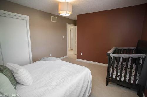 142 Blackburn Drive, Brantford, ON - Indoor Photo Showing Bedroom