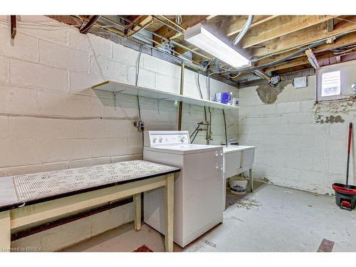 54 Franklin Street, Brantford, ON - Indoor Photo Showing Laundry Room