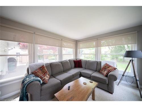 6 Sherry Lane, Brantford, ON - Indoor Photo Showing Living Room