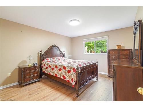 4-10 Courtland Drive, Brantford, ON - Indoor Photo Showing Bedroom