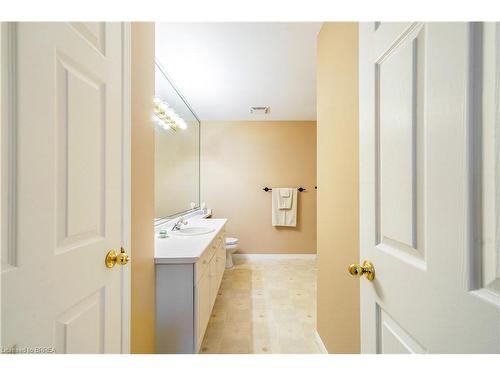 4-10 Courtland Drive, Brantford, ON - Indoor