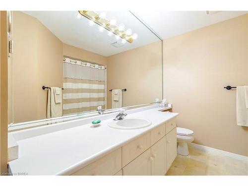 4-10 Courtland Drive, Brantford, ON - Indoor Photo Showing Bathroom