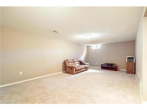 4-10 Courtland Drive, Brantford, ON - Indoor