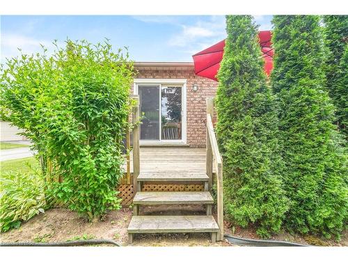 4-10 Courtland Drive, Brantford, ON - Outdoor