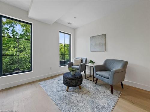 75 Grand River Street S, Paris, ON - Indoor Photo Showing Living Room