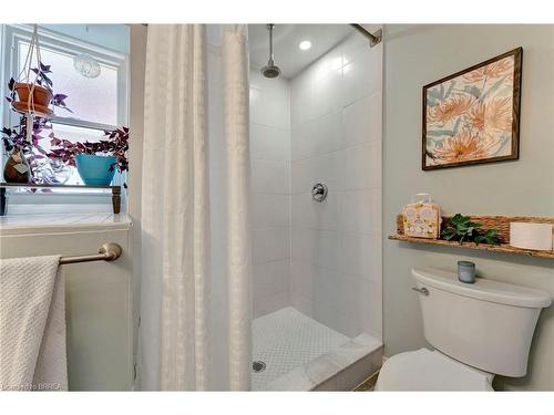 180 Marlborough Street, Brantford, ON - Indoor Photo Showing Bathroom
