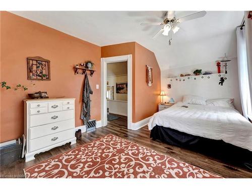 180 Marlborough Street, Brantford, ON - Indoor Photo Showing Bedroom