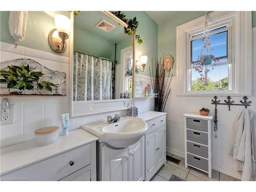 180 Marlborough Street, Brantford, ON - Indoor Photo Showing Bedroom