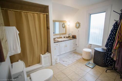 166 Brock Street, Brantford, ON - Indoor Photo Showing Bathroom