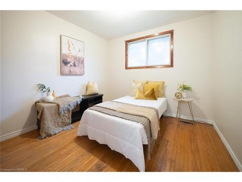 98 Ferguson Avenue N, Hamilton, ON - Indoor Photo Showing Bedroom