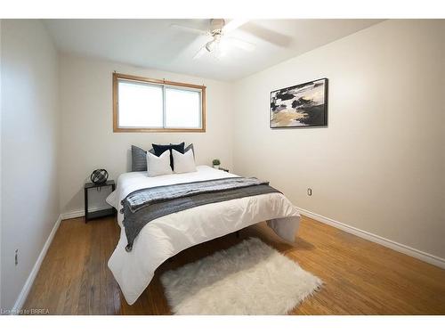 98 Ferguson Avenue N, Hamilton, ON - Indoor Photo Showing Bedroom