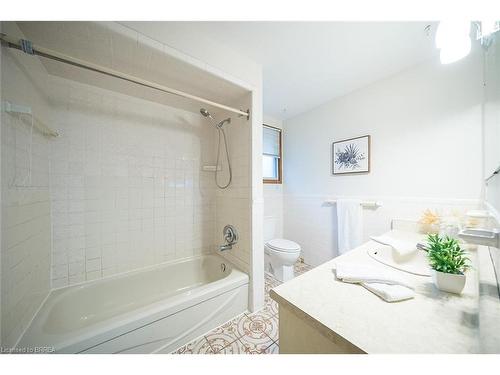 98 Ferguson Avenue N, Hamilton, ON - Indoor Photo Showing Bathroom