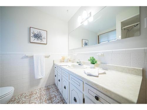 98 Ferguson Avenue N, Hamilton, ON - Indoor Photo Showing Bathroom