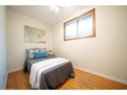 98 Ferguson Avenue N, Hamilton, ON - Indoor Photo Showing Bedroom