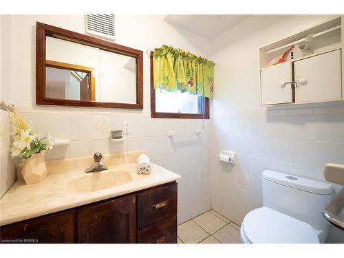 98 Ferguson Avenue N, Hamilton, ON - Indoor Photo Showing Bathroom