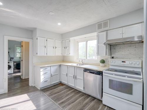 36 Lyman Street, London, ON - Indoor Photo Showing Kitchen