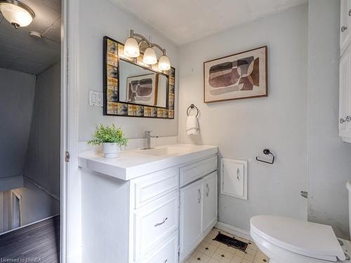 36 Lyman Street, London, ON - Indoor Photo Showing Bathroom