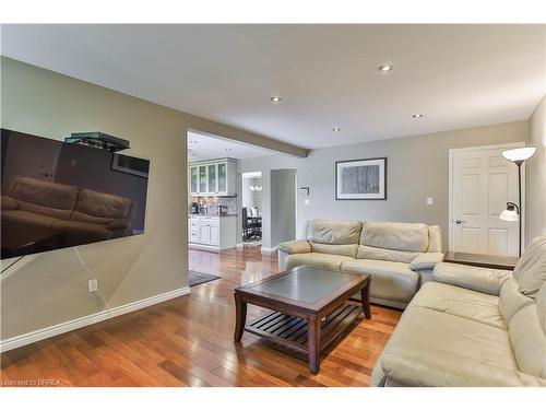 59 Highland Drive, Brantford, ON - Indoor Photo Showing Living Room