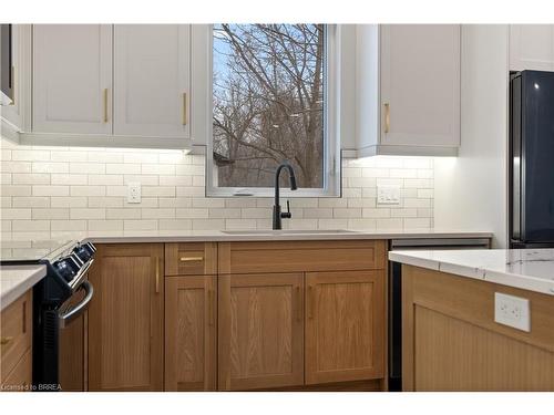 16-5 John Pound Road, Tillsonburg, ON - Indoor Photo Showing Kitchen