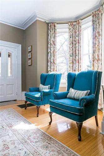 232 Grand River Street N, Paris, ON - Indoor Photo Showing Living Room